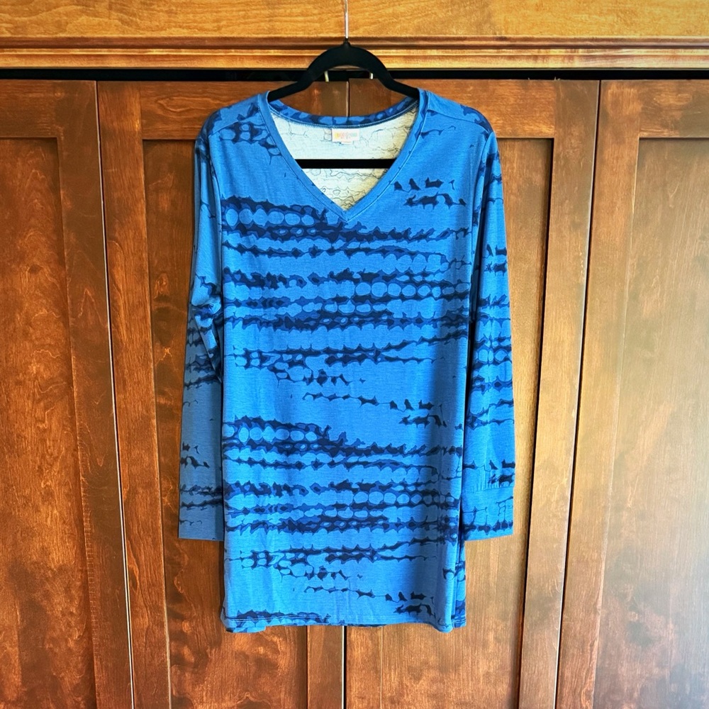 LuLaRoe Blue Tie Dye Patterned V-Neck Elizabeth Tunic